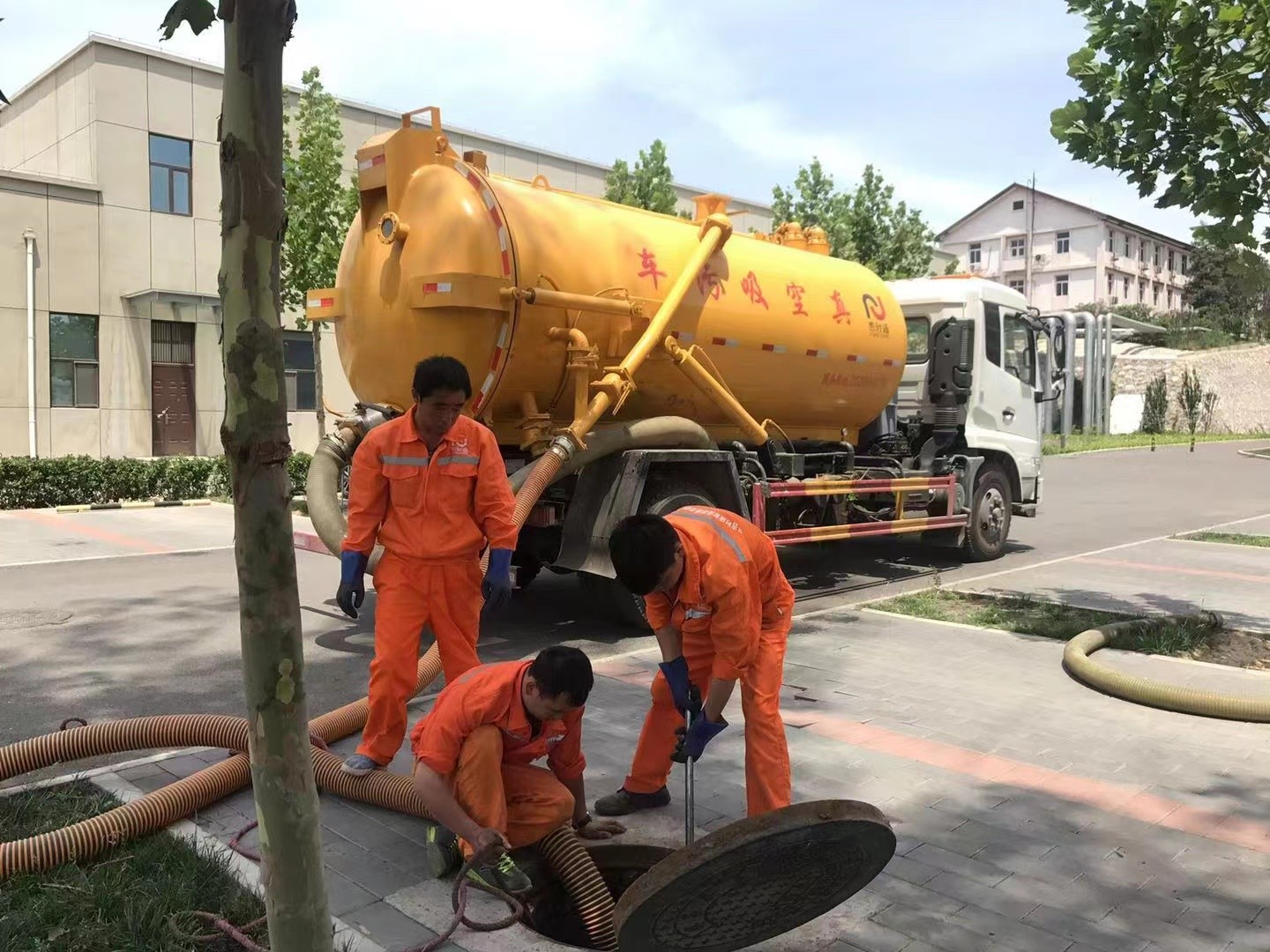 菏泽化粪池清理与5-8吨吸粪车施工效率分析